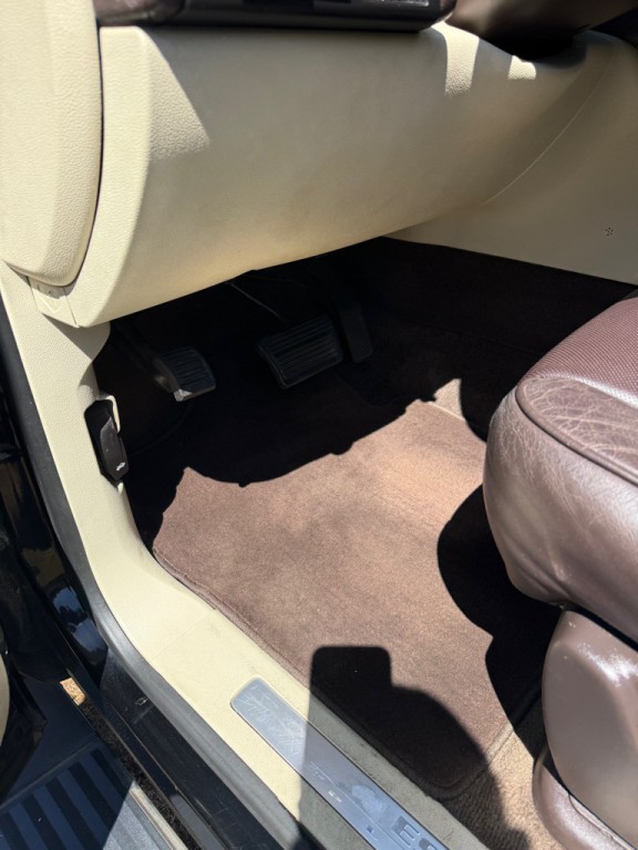 2012 Cadillac Escalade Image 10