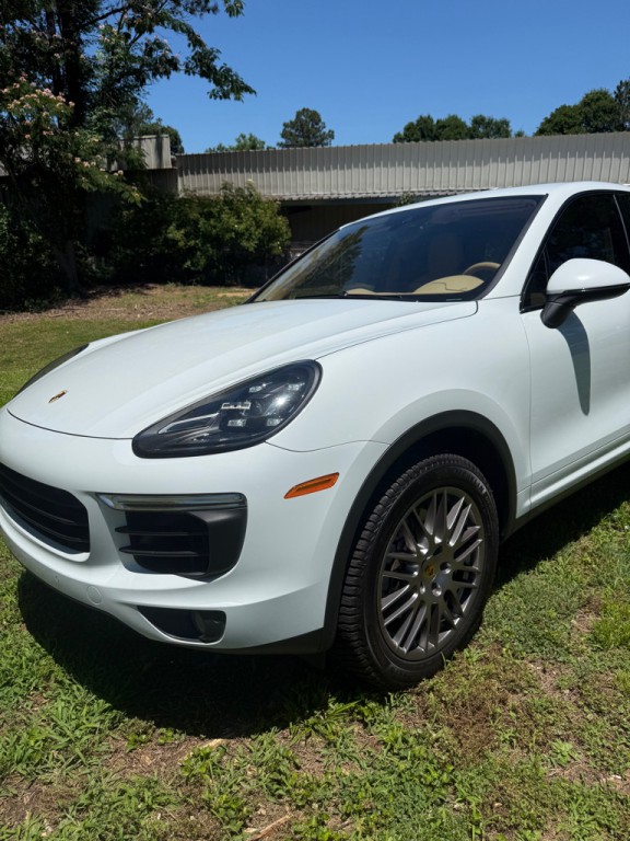 2015 Porsche Cayenne Image 2