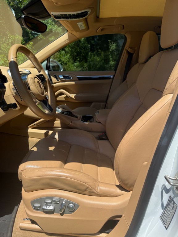 2015 Porsche Cayenne Image 9