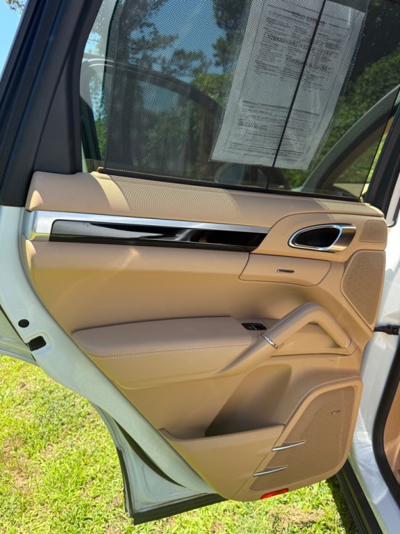 2015 Porsche Cayenne Image 12
