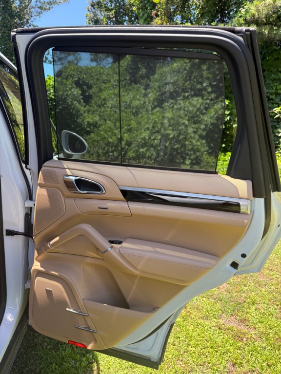 2015 Porsche Cayenne Image 16