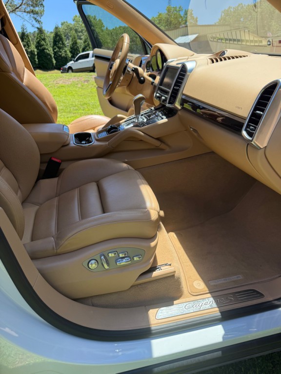 2015 Porsche Cayenne Image 17