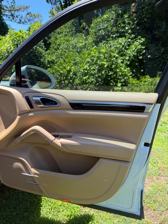 2015 Porsche Cayenne Image 18