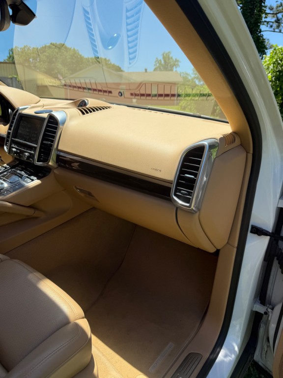 2015 Porsche Cayenne Image 19