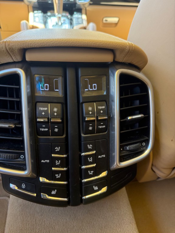 2015 Porsche Cayenne Image 20