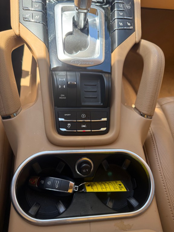 2015 Porsche Cayenne Image 21