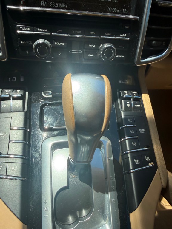 2015 Porsche Cayenne Image 22
