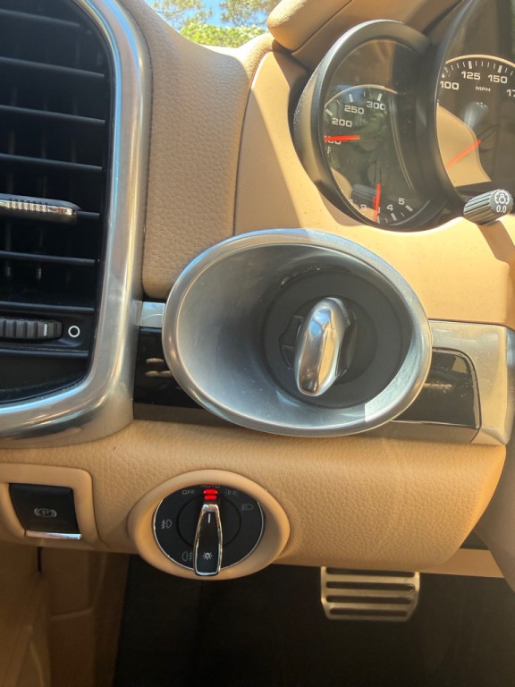 2015 Porsche Cayenne Image 27