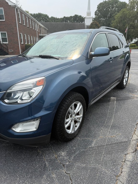 2017 Chevrolet Equinox Image 2