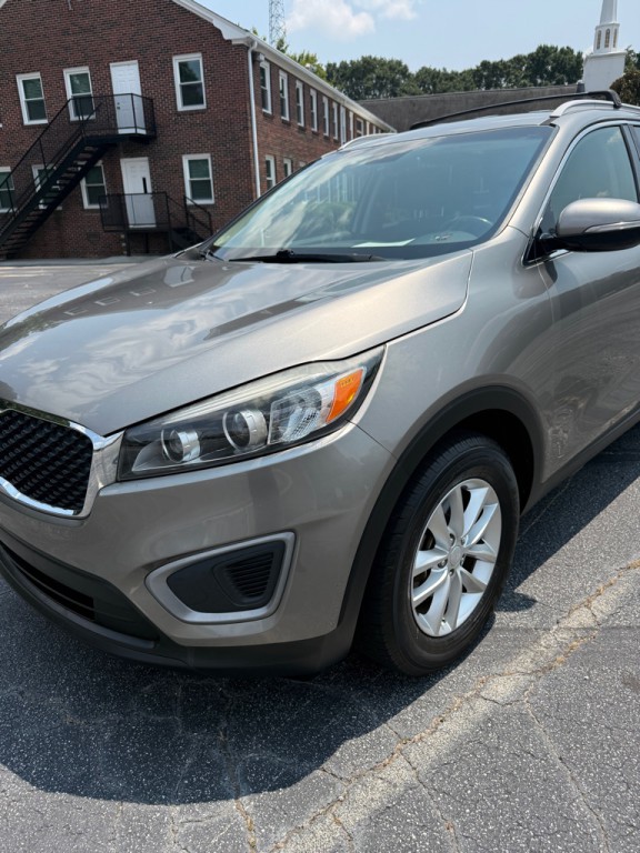 2016 Kia Sorento Image 2