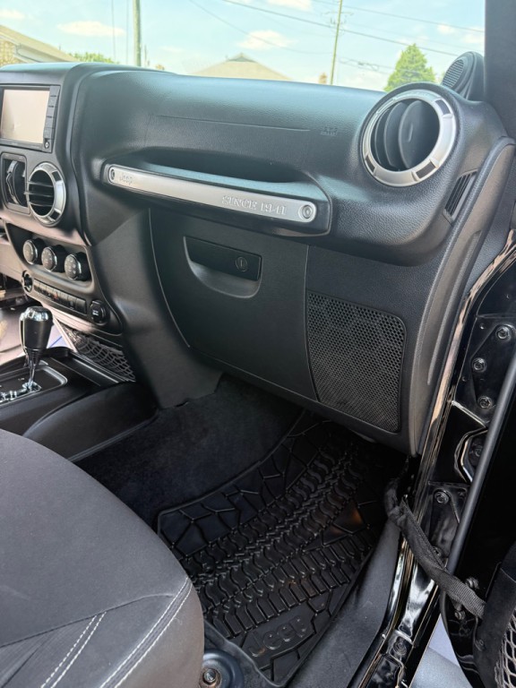 2013 Jeep Wrangler Unlimited Image 21