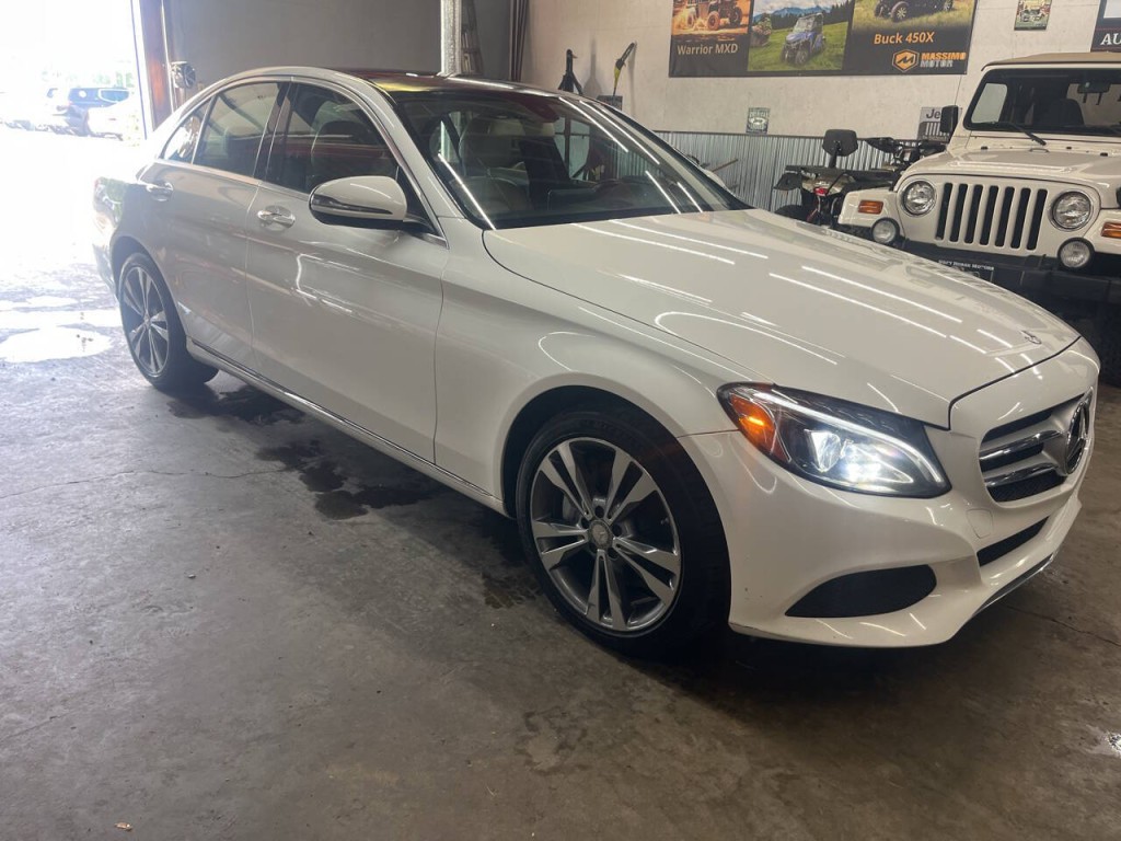 2016 Mercedes-Benz C-Class Image 3