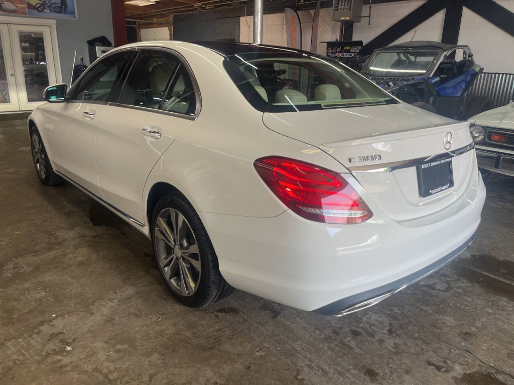 2016 Mercedes-Benz C-Class Image 6