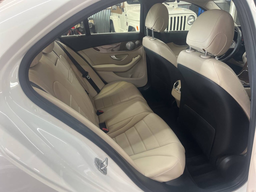 2016 Mercedes-Benz C-Class Image 11