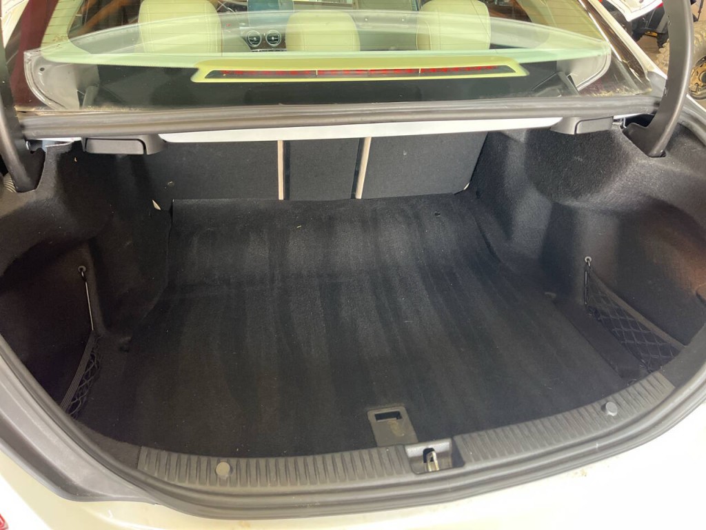 2016 Mercedes-Benz C-Class Image 14