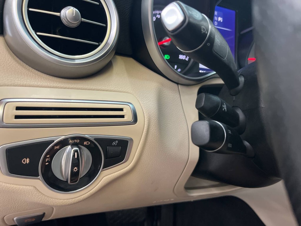 2016 Mercedes-Benz C-Class Image 23