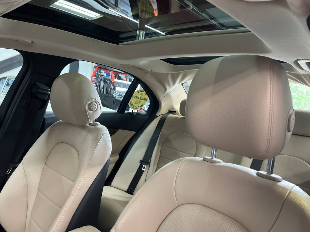2016 Mercedes-Benz C-Class Image 24