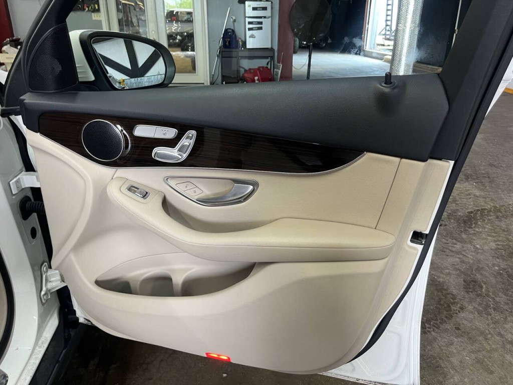 2019 Mercedes-Benz GLC-Class Image 10