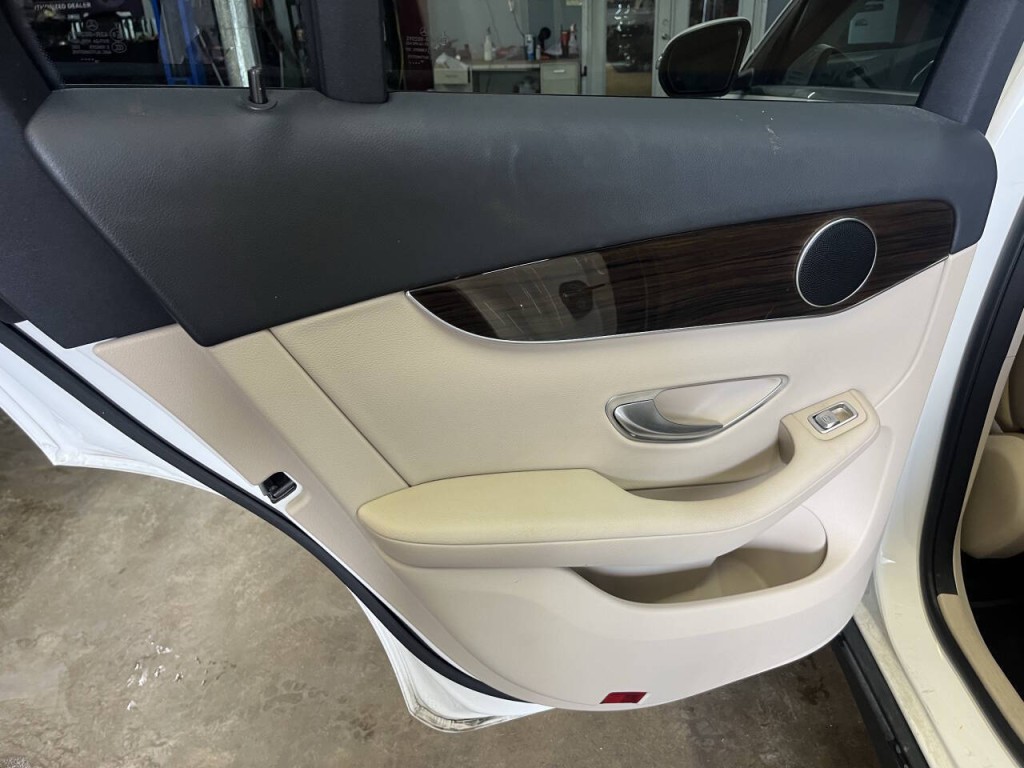 2019 Mercedes-Benz GLC-Class Image 16