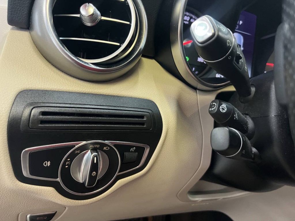 2019 Mercedes-Benz GLC-Class Image 21