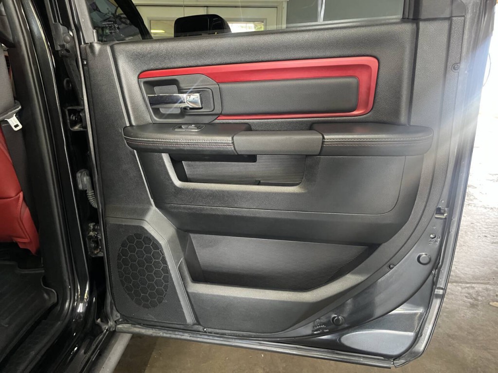 2016 RAM 1500 Image 12