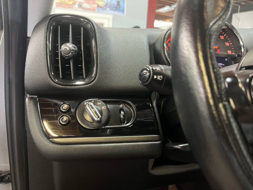 2019 MINI Countryman Image 25