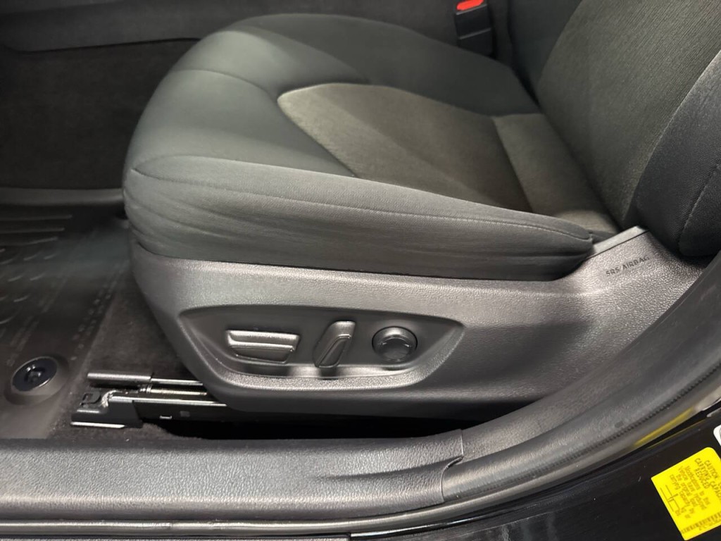 2021 Toyota Camry Image 17