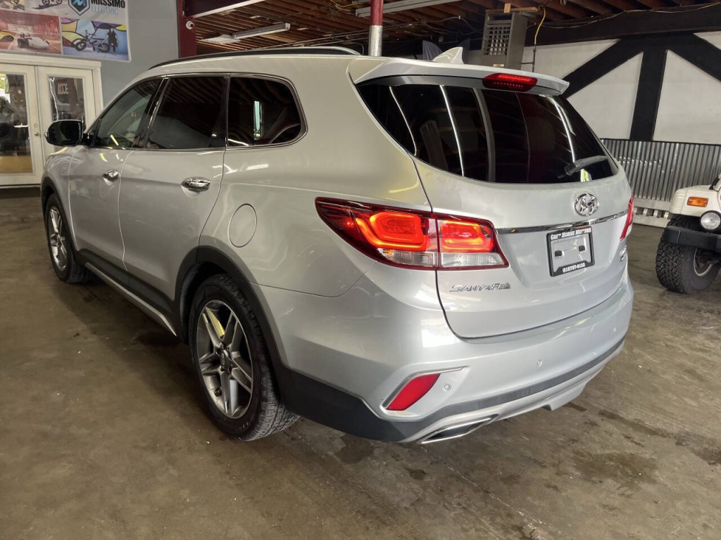 2017 Hyundai Santa Fe Image 6
