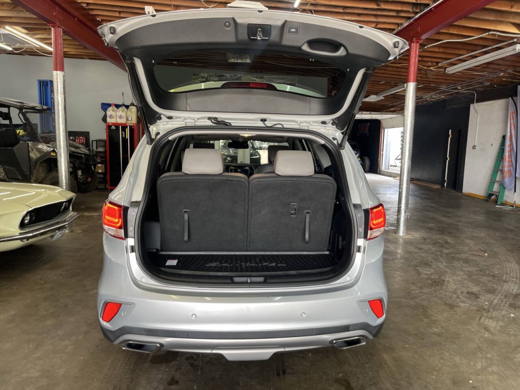 2017 Hyundai Santa Fe Image 14