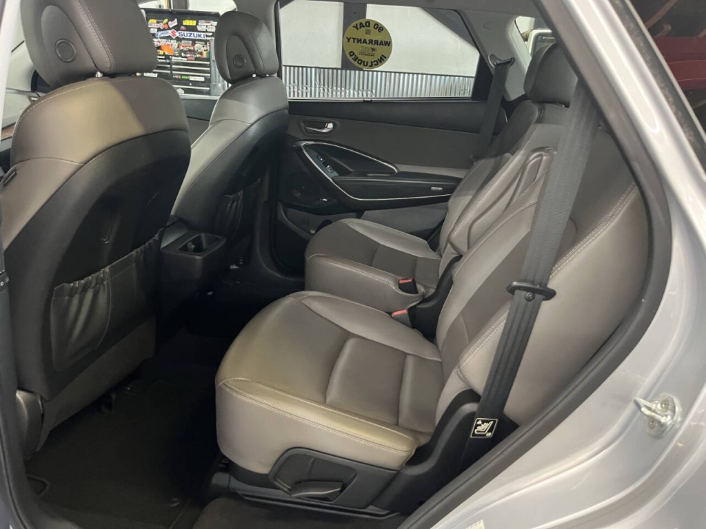 2017 Hyundai Santa Fe Image 16