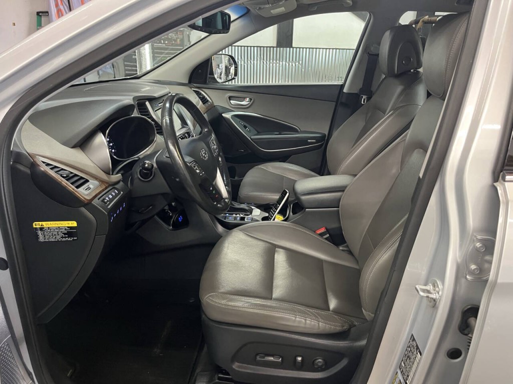 2017 Hyundai Santa Fe Image 18