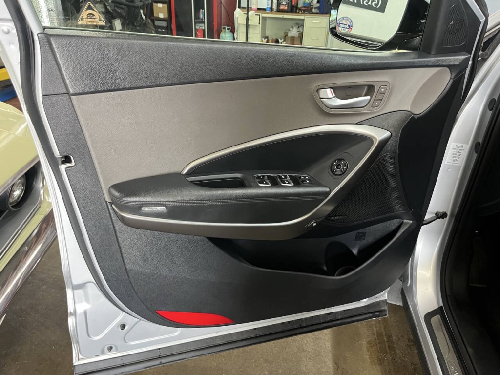 2017 Hyundai Santa Fe Image 19