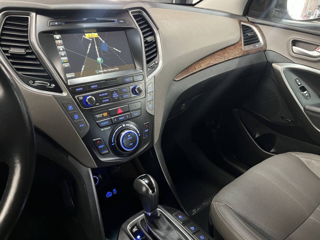 2017 Hyundai Santa Fe Image 20