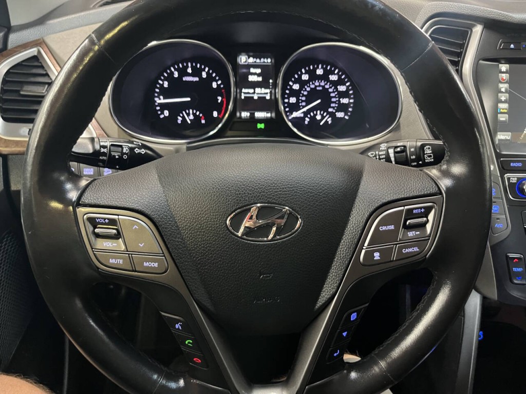 2017 Hyundai Santa Fe Image 21