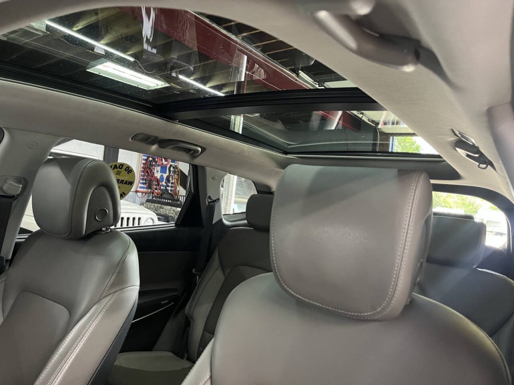 2017 Hyundai Santa Fe Image 23