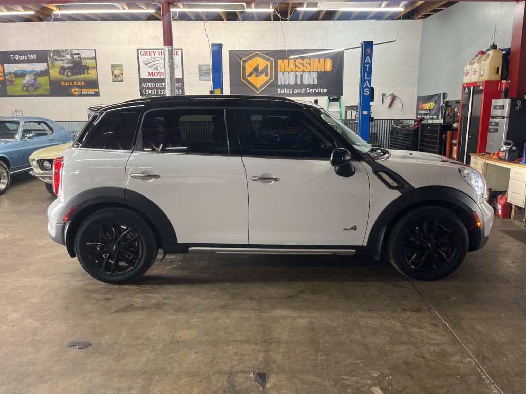 2016 MINI Countryman Image 2