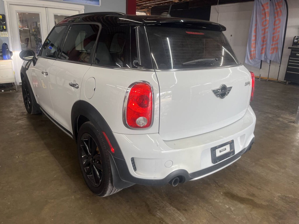 2016 MINI Countryman Image 6