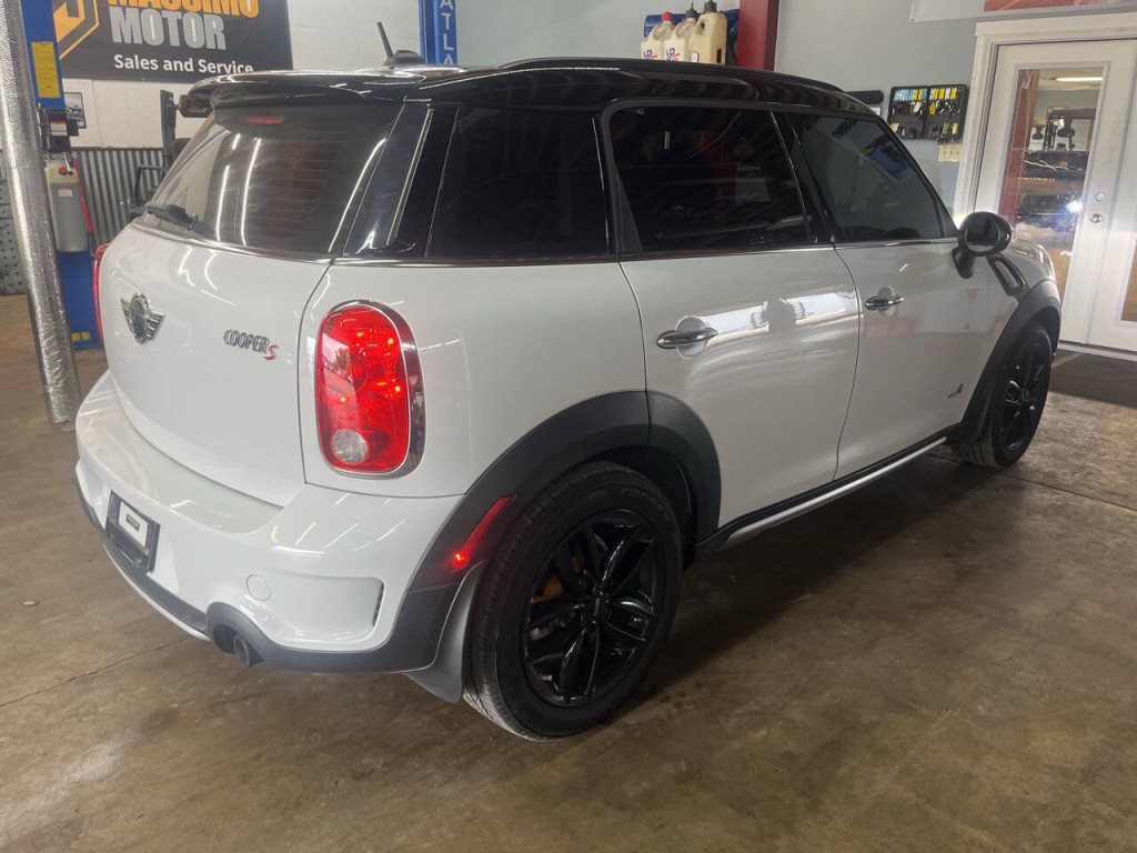 2016 MINI Countryman Image 8
