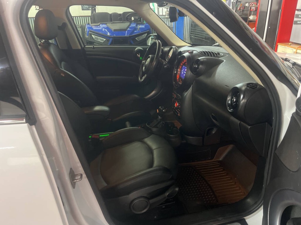 2016 MINI Countryman Image 9