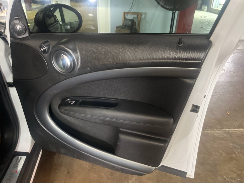 2016 MINI Countryman Image 10