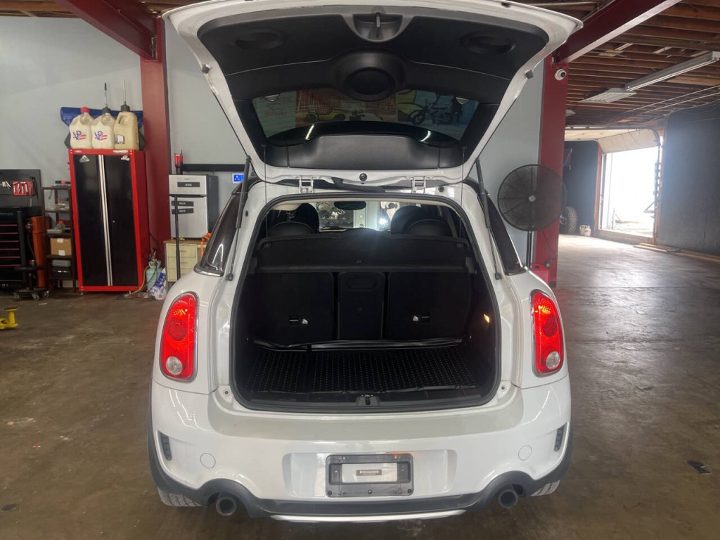2016 MINI Countryman Image 13
