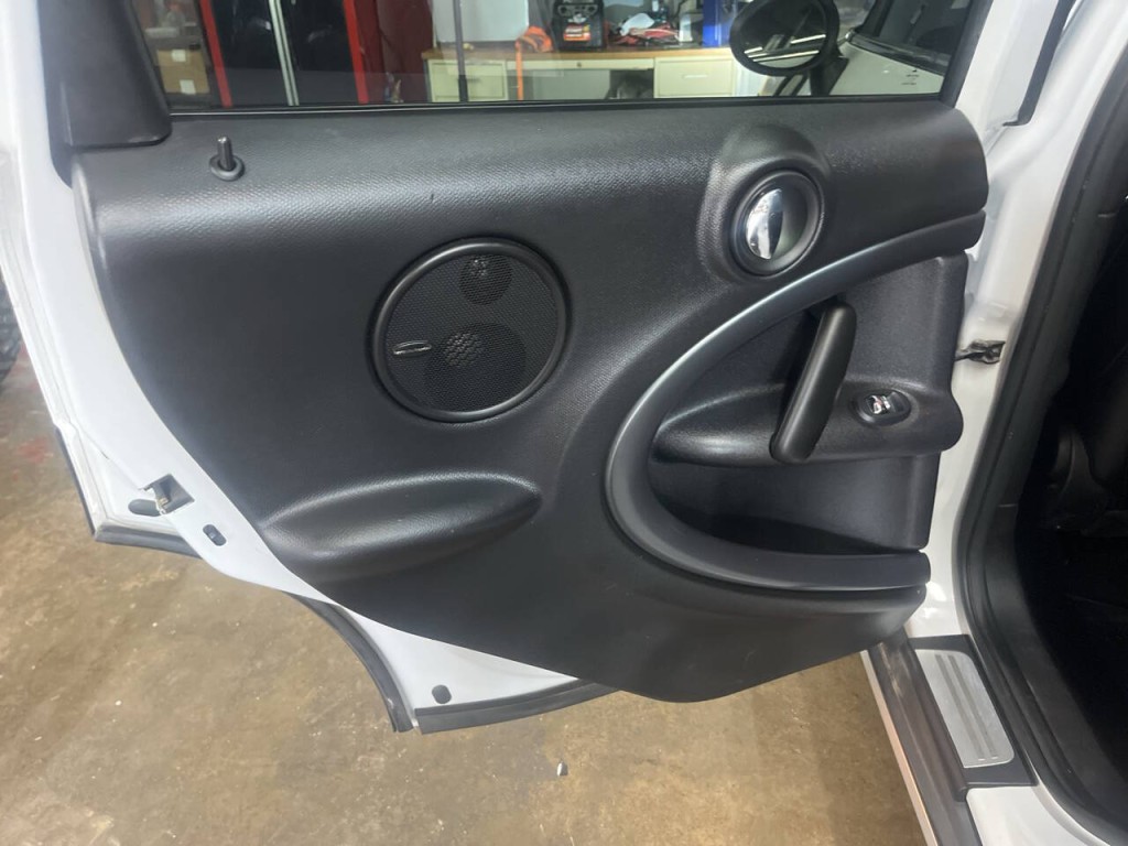 2016 MINI Countryman Image 16