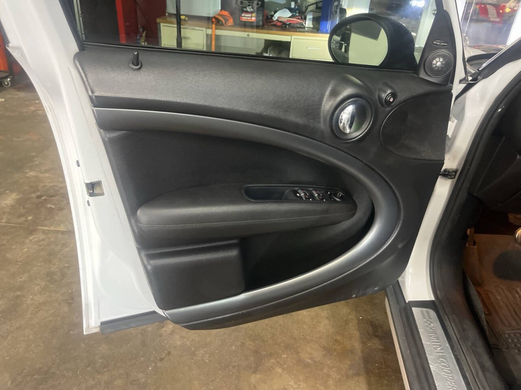 2016 MINI Countryman Image 18