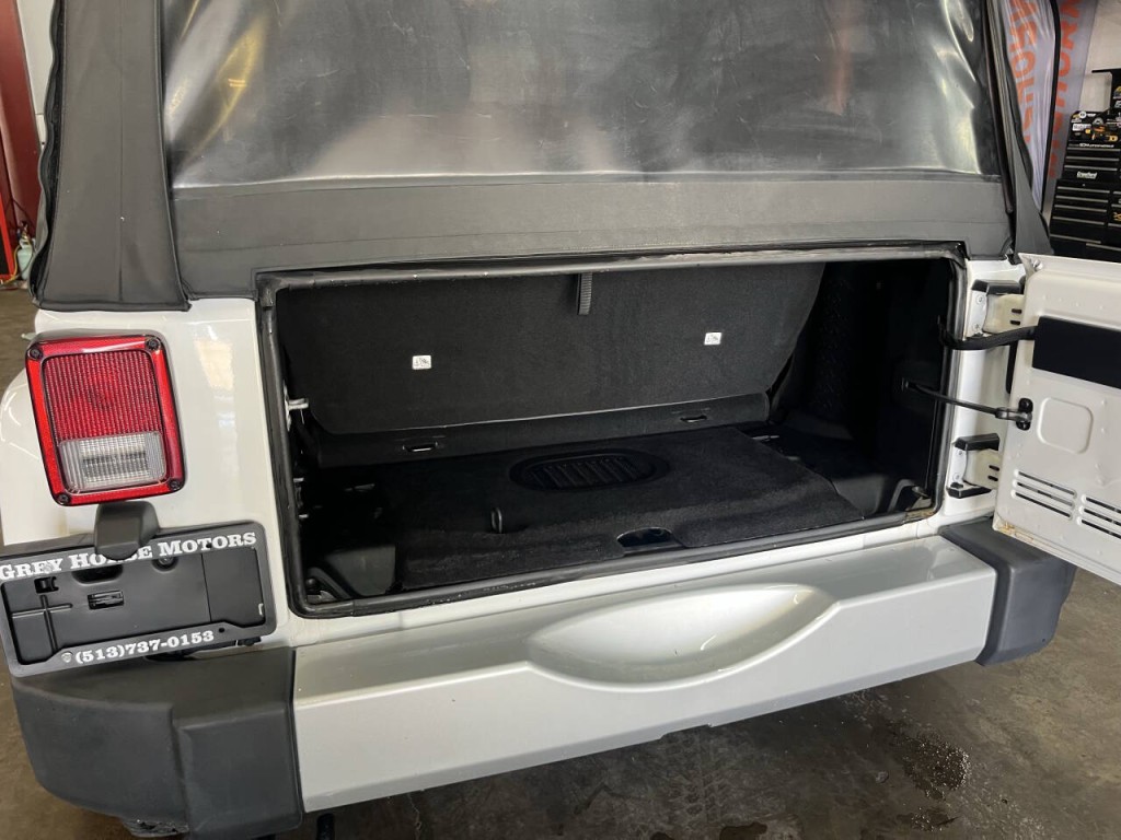 2015 Jeep Wrangler Image 12