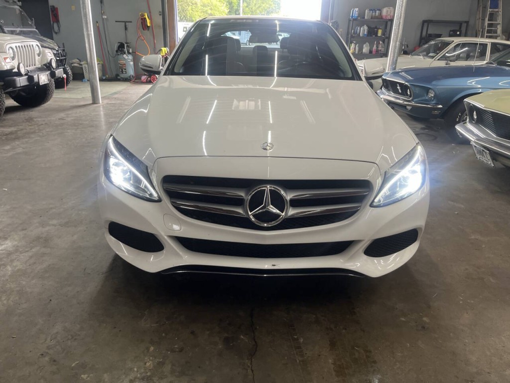 2016 Mercedes-Benz C-Class Image 4