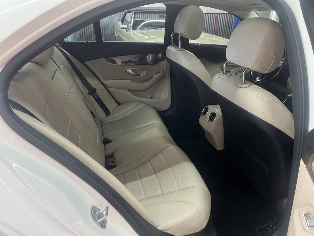 2016 Mercedes-Benz C-Class Image 10