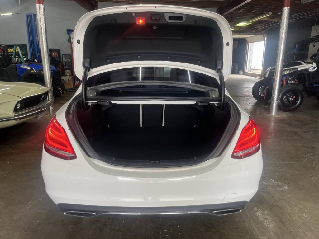 2016 Mercedes-Benz C-Class Image 12