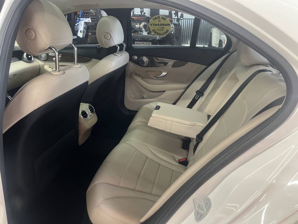 2016 Mercedes-Benz C-Class Image 16