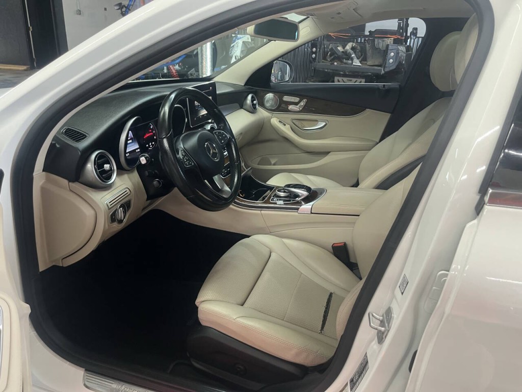 2016 Mercedes-Benz C-Class Image 18