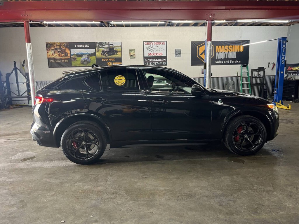 2019 Alfa Romeo Stelvio Image 3